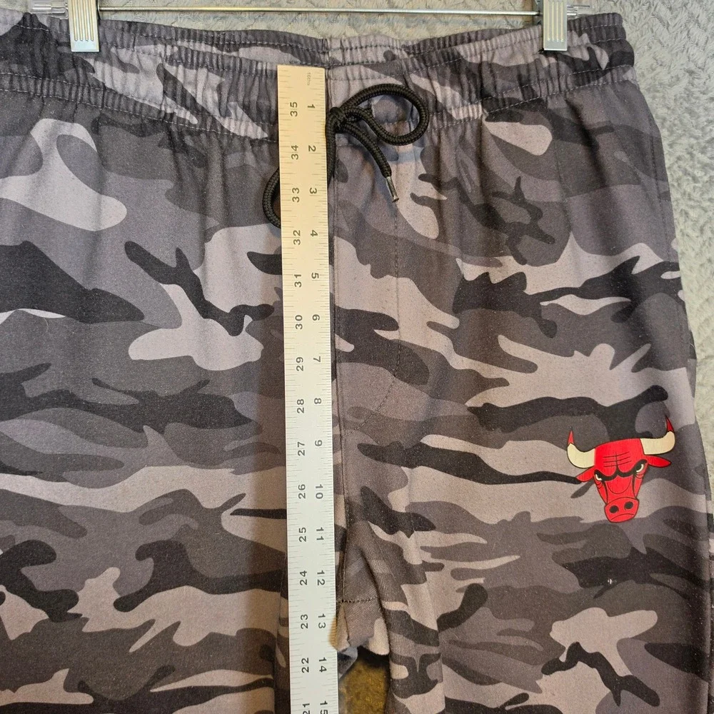 Vintage NBA Chicago Bulls Kids Gray Camo Jogger Pants Fleece Lined Large